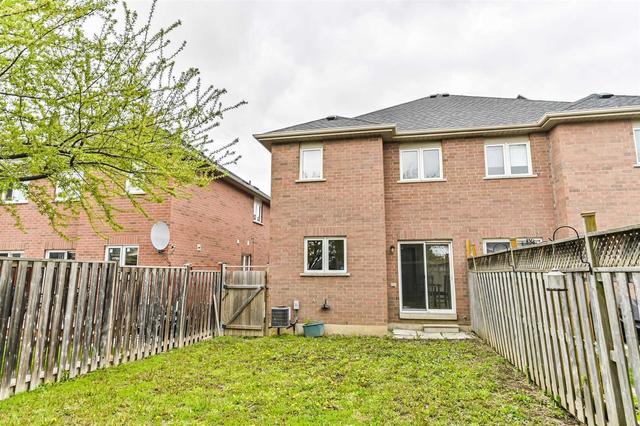 401 Oaktree Circ, House semidetached with 4 bedrooms, 3 bathrooms and 3 parking in Mississauga ON | Image 28