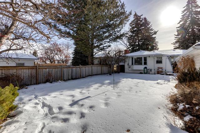 2412 1 Avenue Nw, House detached with 5 bedrooms, 2 bathrooms and 1 parking in Calgary AB | Image 31