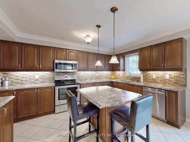 52 Beachpoint Blvd, House detached with 4 bedrooms, 4 bathrooms and 6 parking in Brampton ON | Image 4