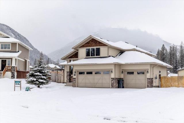 2311 Falcon Court, House detached with 3 bedrooms, 2 bathrooms and 5 parking in Sparwood BC | Image 5