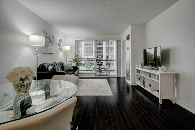 302 - 18 Hollywood Ave, Condo with 1 bedrooms, 1 bathrooms and 1 parking in Toronto ON | Image 3
