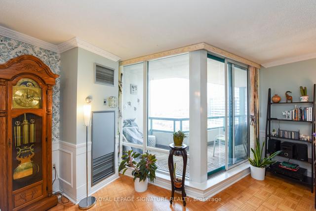 1604 - 7250 Yonge St, Condo with 2 bedrooms, 2 bathrooms and 2 parking in Vaughan ON | Image 2
