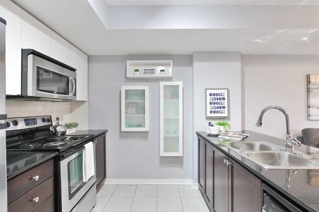 220 - 11 Ruttan St, Townhouse with 2 bedrooms, 2 bathrooms and 1 parking in Toronto ON | Image 5