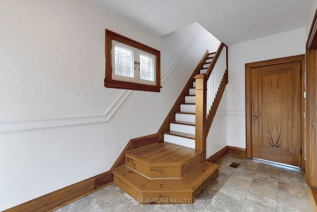 12 Gardenvale Rd, House detached with 3 bedrooms, 3 bathrooms and 5 parking in Toronto ON | Image 3