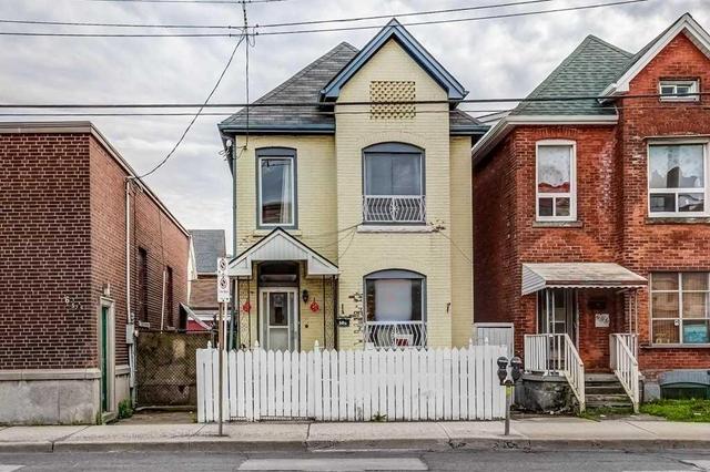 608 Barton St E, House detached with 3 bedrooms, 2 bathrooms and 3 parking in Hamilton ON | Image 1