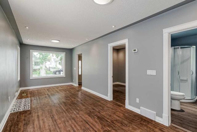 125 11 Avenue Ne, House detached with 2 bedrooms, 1 bathrooms and 2 parking in Calgary AB | Image 2