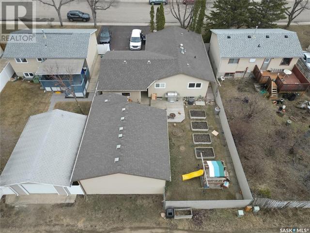 418 Mcmaster Crescent, House detached with 4 bedrooms, 2 bathrooms and null parking in Saskatoon SK | Image 6