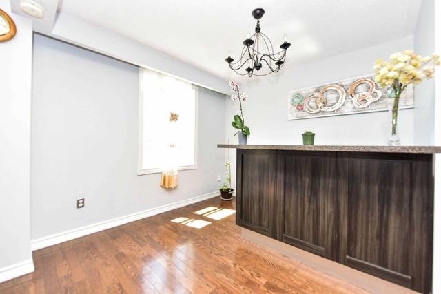8 - 7255 Dooley Dr, Townhouse with 3 bedrooms, 4 bathrooms and 3 parking in Mississauga ON | Image 2