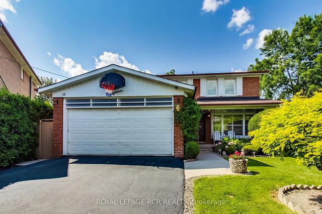 18 Terryellen Cres, House detached with 4 bedrooms, 3 bathrooms and 6 parking in Toronto ON | Image 1