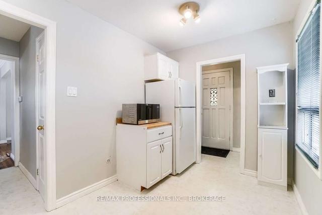 7 Bentley Dr, House detached with 2 bedrooms, 2 bathrooms and 3 parking in Toronto ON | Image 8