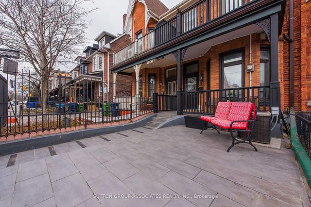 31 Clinton St, House attached with 3 bedrooms, 4 bathrooms and 1.5 parking in Toronto ON | Image 12