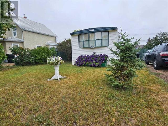 5131 49 Street, House other with 2 bedrooms, 1 bathrooms and 1 parking in Consort AB | Image 2