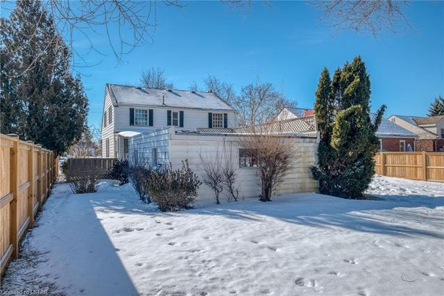 18 Broadway Avenue, House detached with 3 bedrooms, 1 bathrooms and 5 parking in London ON | Image 36