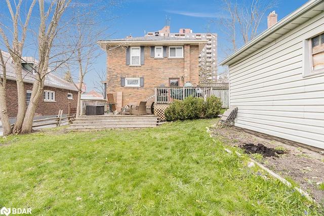 21 Poyntz Street, House detached with 4 bedrooms, 2 bathrooms and 5 parking in Barrie ON | Image 17