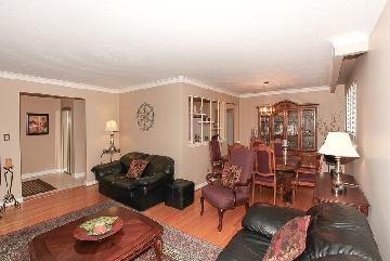160 Verobeach Blvd, House detached with 3 bedrooms, 3 bathrooms and 4 parking in Toronto ON | Image 2