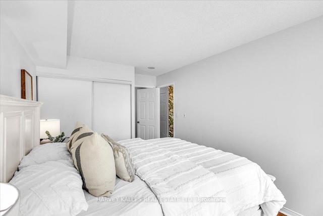 504 - 9 Michael Power Pl, Condo with 2 bedrooms, 2 bathrooms and 1 parking in Toronto ON | Image 14