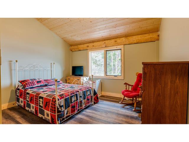 682 Lower Inonoaklin Rd, House detached with 3 bedrooms, 3 bathrooms and 10 parking in Central Kootenay K BC | Image 25