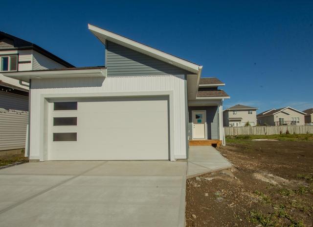 8858 85 A Avenue, House detached with 3 bedrooms, 2 bathrooms and 4 parking in Grande Prairie AB | Image 1