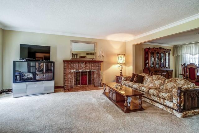 22 Manswood Cres, House detached with 9 bedrooms, 8 bathrooms and 25 parking in Brampton ON | Image 21