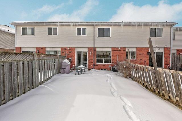 27 Pickett Cres, House attached with 3 bedrooms, 3 bathrooms and 3 parking in Barrie ON | Image 7