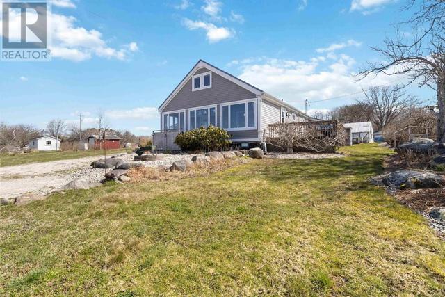 1267 Sandy Point Road, House detached with 3 bedrooms, 1 bathrooms and null parking in Shelburne MD NS | Image 2