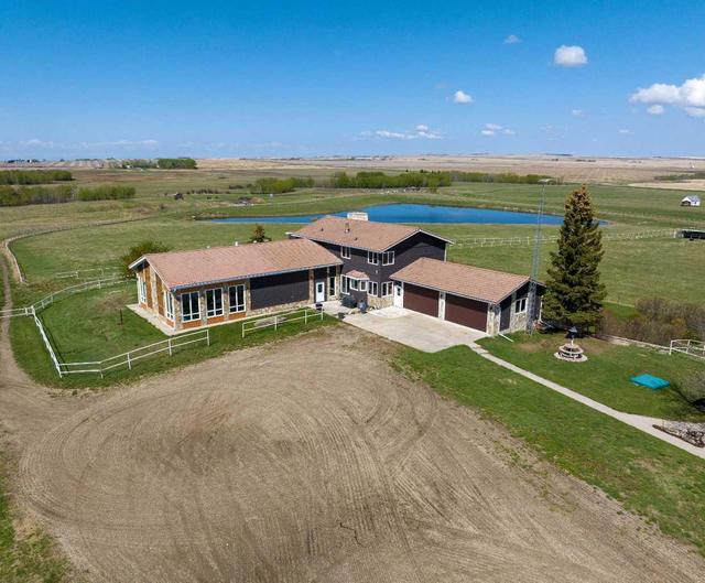 185038 Range Road 241, House detached with 5 bedrooms, 3 bathrooms and 10 parking in Vulcan County AB | Image 1