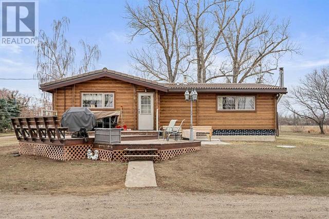223077 Highway 817, House detached with 4 bedrooms, 2 bathrooms and 6 parking in Wheatland County AB | Image 2
