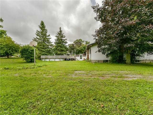 864 Sturgeon Rd, House detached with 3 bedrooms, 2 bathrooms and 1 parking in Kawartha Lakes ON | Image 18