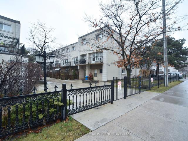 204 - 5877 Bathurst St, Townhouse with 2 bedrooms, 1 bathrooms and 1 parking in Toronto ON | Image 1