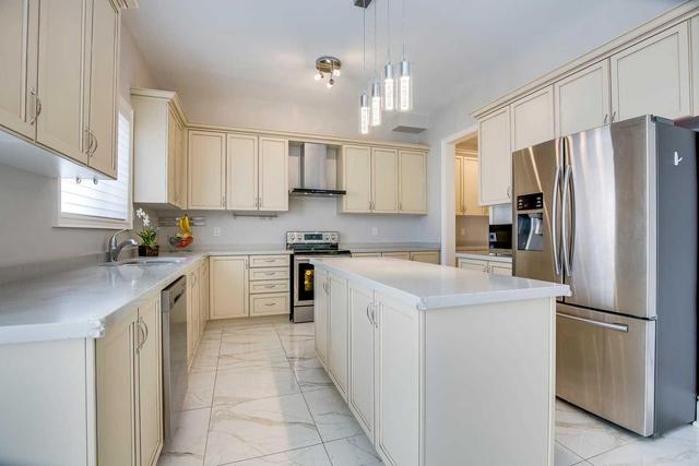 3247 Charles Biggar Dr, House detached with 4 bedrooms, 4 bathrooms and 2 parking in Oakville ON | Image 7