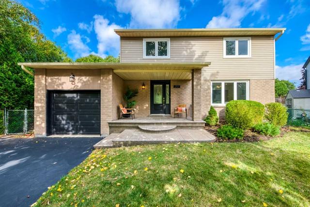 257 Trowbridge Pl, House detached with 3 bedrooms, 3 bathrooms and 4 parking in Oakville ON | Card Image
