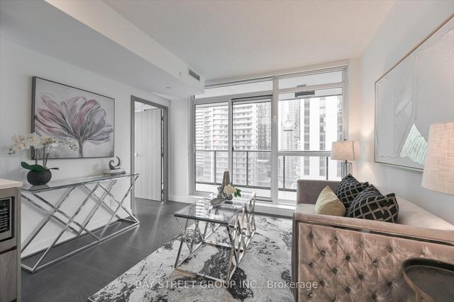 2106 - 38 Widmer St, Condo with 3 bedrooms, 2 bathrooms and 1 parking in Toronto ON | Image 3