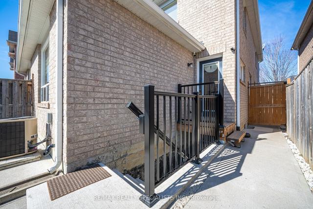 13 Coachlight Cres, House semidetached with 3 bedrooms, 4 bathrooms and 4 parking in Brampton ON | Image 29
