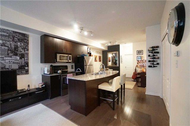 th25 - 70 Carr St, Townhouse with 2 bedrooms, 1 bathrooms and 1 parking in Toronto ON | Image 5