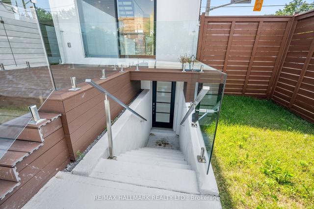 1347 Woodbine Ave, House detached with 3 bedrooms, 3 bathrooms and 1 parking in Toronto ON | Image 32