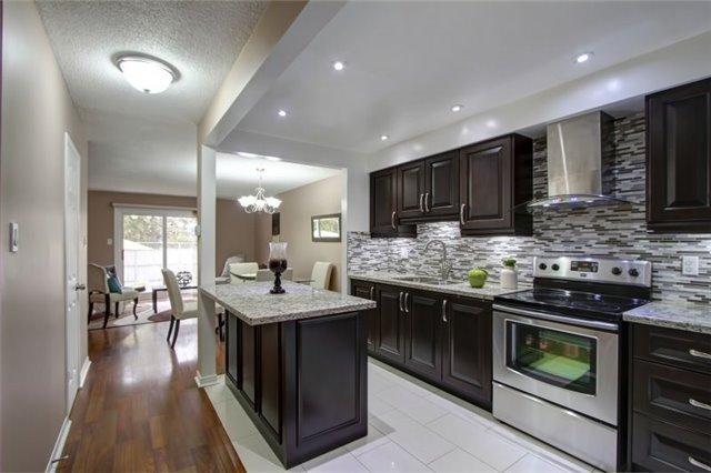 104 Pennyhill Dr, House detached with 3 bedrooms, 2 bathrooms and 3 parking in Toronto ON | Image 6