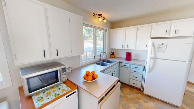 336 6 Avenue, House detached with 4 bedrooms, 2 bathrooms and 6 parking in Bassano AB | Image 2