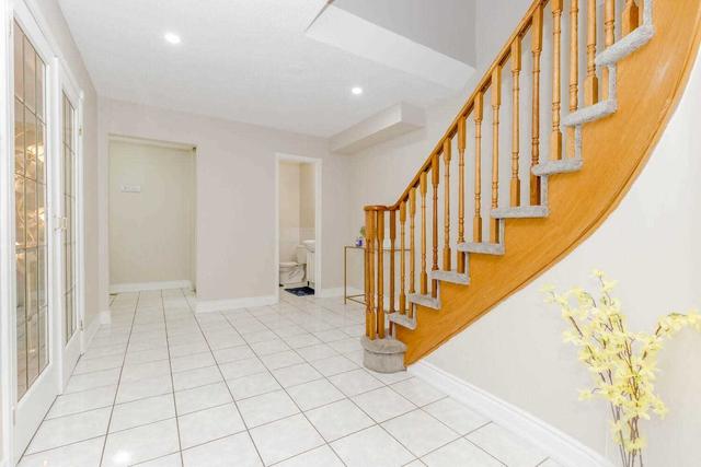 5 Dupont Crt, House detached with 4 bedrooms, 4 bathrooms and 6 parking in Brampton ON | Image 25