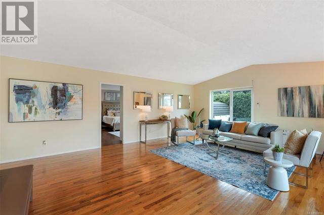 3104 Austin Ave, House detached with 3 bedrooms, 2 bathrooms and 4 parking in Saanich BC | Image 12