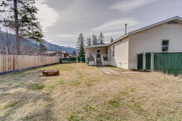 514 Buckthorn Road, House detached with 3 bedrooms, 2 bathrooms and null parking in Sparwood BC | Image 30