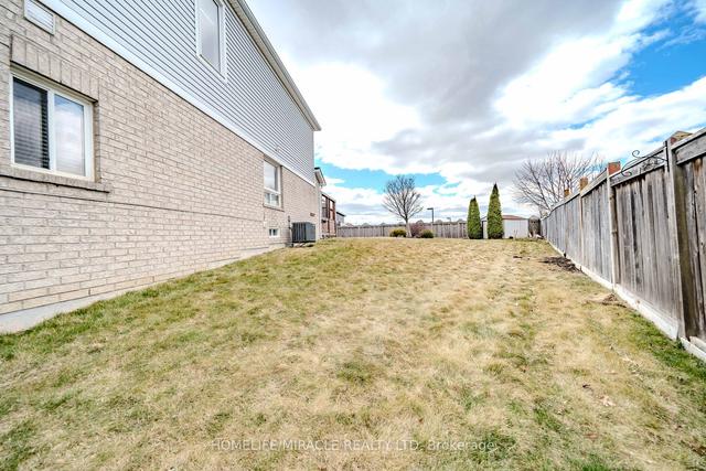 978 Fetchison Dr, House attached with 3 bedrooms, 4 bathrooms and 3 parking in Oshawa ON | Image 35