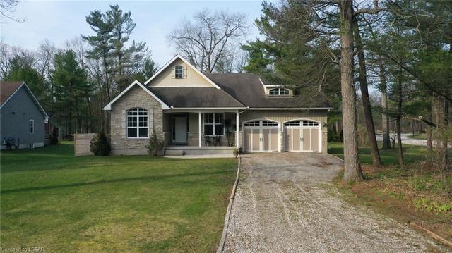 10015 Jenna Road, House detached with 3 bedrooms, 3 bathrooms and 8 parking in Lambton Shores ON | Image 1