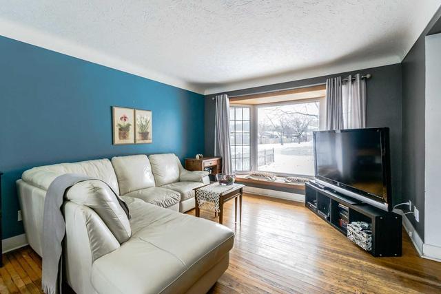 457 Linwell Rd, House detached with 3 bedrooms, 2 bathrooms and 4 parking in St. Catharines ON | Image 2