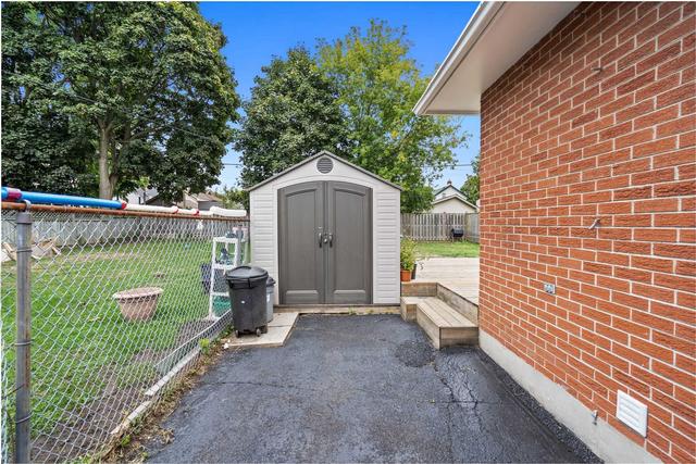 233 Oshawa Blvd S, House detached with 4 bedrooms, 2 bathrooms and 2 parking in Oshawa ON | Image 16