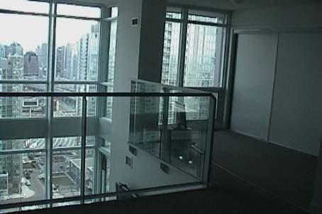 3708 - 15 Fort York Blvd, Condo with 2 bedrooms, 2 bathrooms and 1 parking in Toronto ON | Image 2