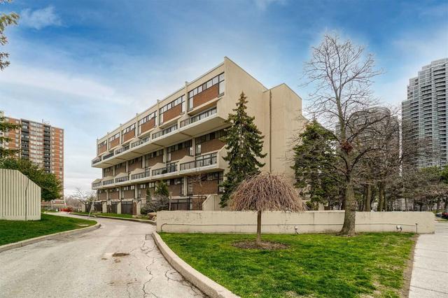 142 - 2 Valhalla Inn Rd, Condo with 3 bedrooms, 3 bathrooms and 1 parking in Toronto ON | Image 1