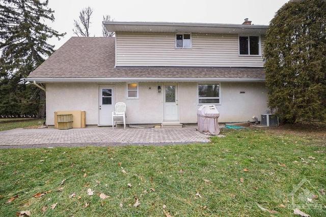 1942 Southampton Court, House detached with 3 bedrooms, 2 bathrooms and 4 parking in Ottawa ON | Image 7