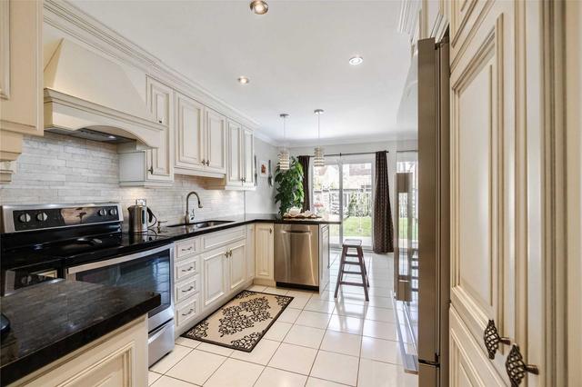 2499 Logan Cres, House detached with 4 bedrooms, 4 bathrooms and 5 parking in Oakville ON | Image 4