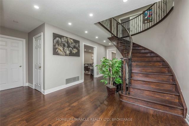 7 Hyatt Dr, House detached with 4 bedrooms, 4 bathrooms and 6 parking in Brampton ON | Image 8