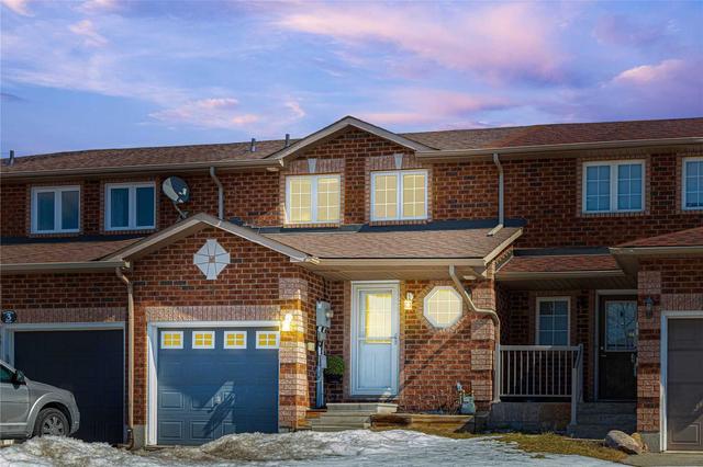 5 Majesty Blvd, House attached with 3 bedrooms, 2 bathrooms and 4 parking in Barrie ON | Image 1
